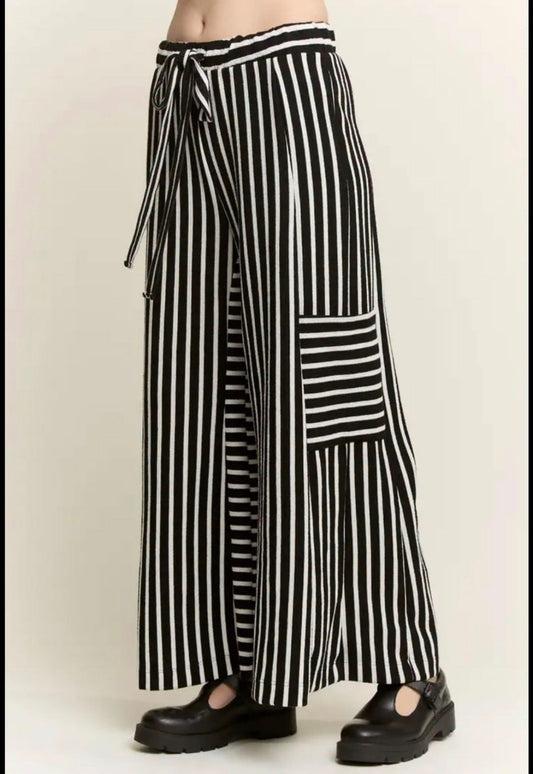 CURVY Black/Wide Leg Striped Pants